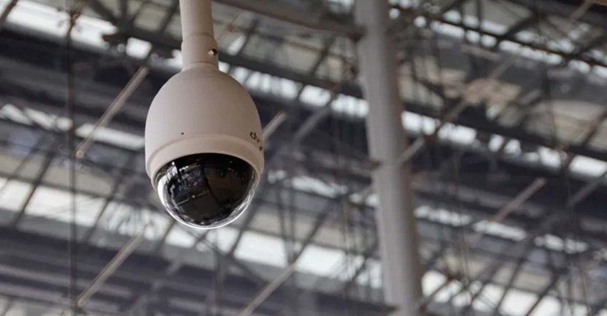 Câmera inteligente instalada em via pública